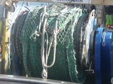Aufgerolltes Fischernetz auf der Netztrommel
