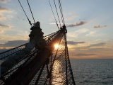 Takelage der Sedov im Gegenlicht der Abendsonne